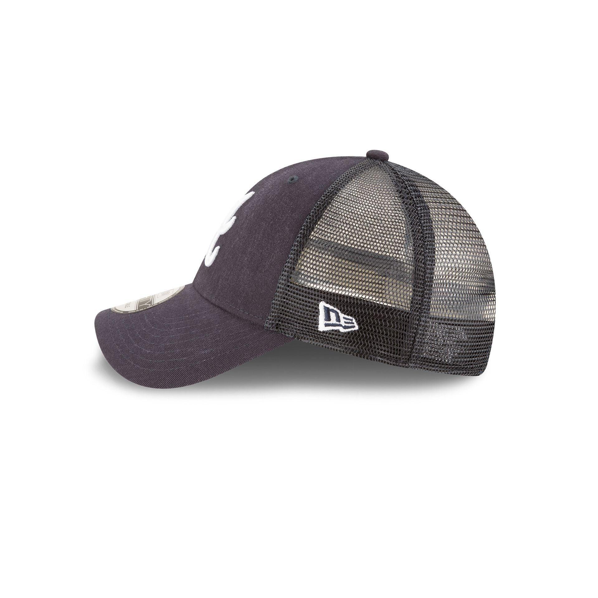 Atlanta Braves 9FORTY Trucker Hat Male Product Image