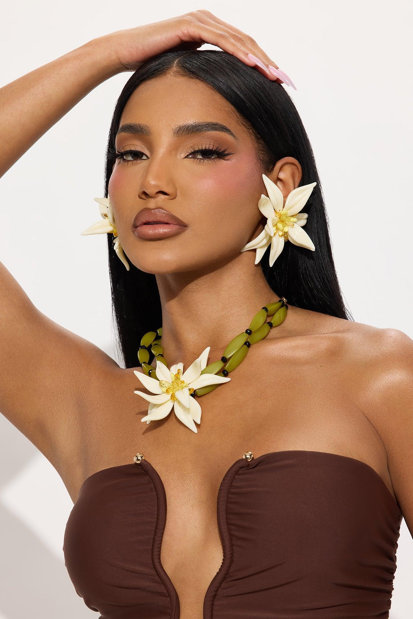 Lilly Pad 2 Piece Earring And Necklace Set - Green/combo Product Image