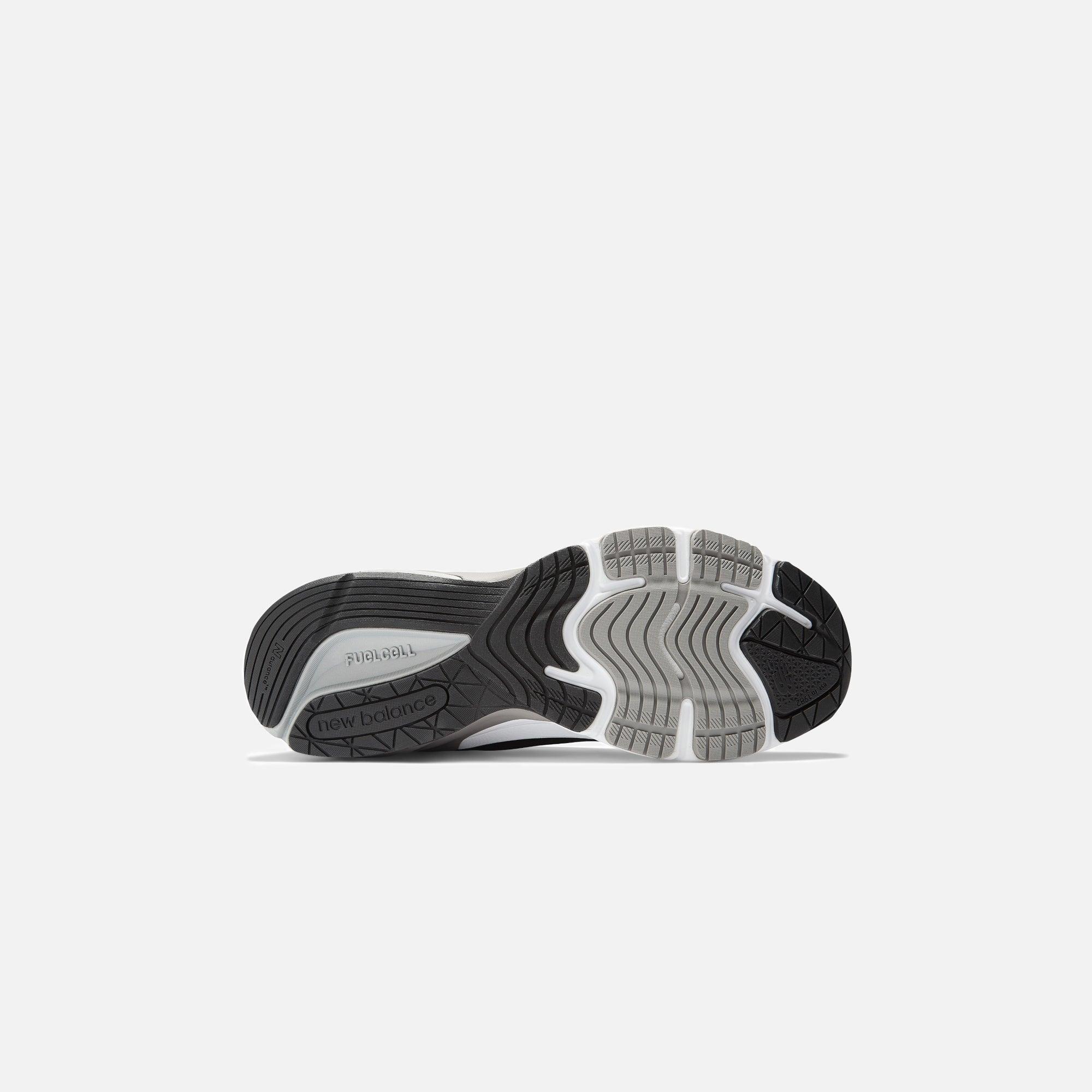 New Balance WMNS 990 V6 - Black Female Product Image