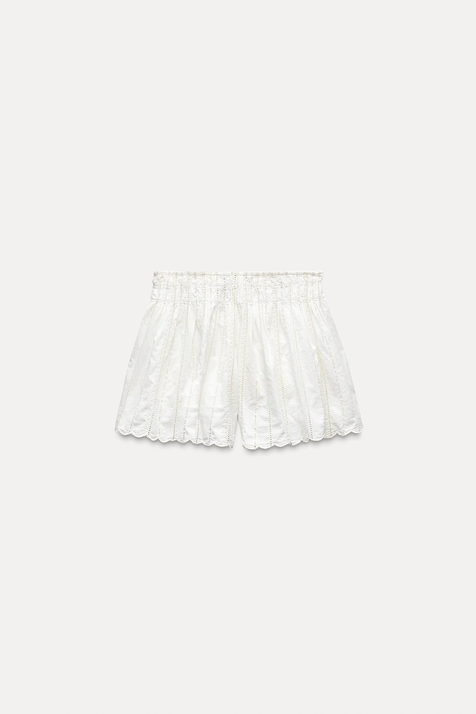 CONTRASTING EMBROIDERY SHORTS Product Image
