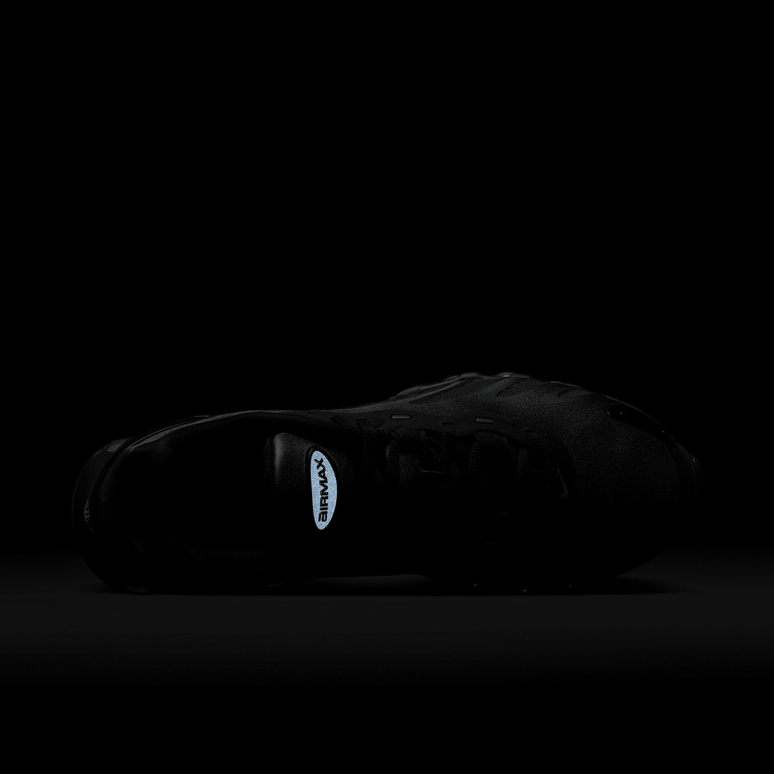 Nike Women's Air Max Dn8 Shoes Product Image