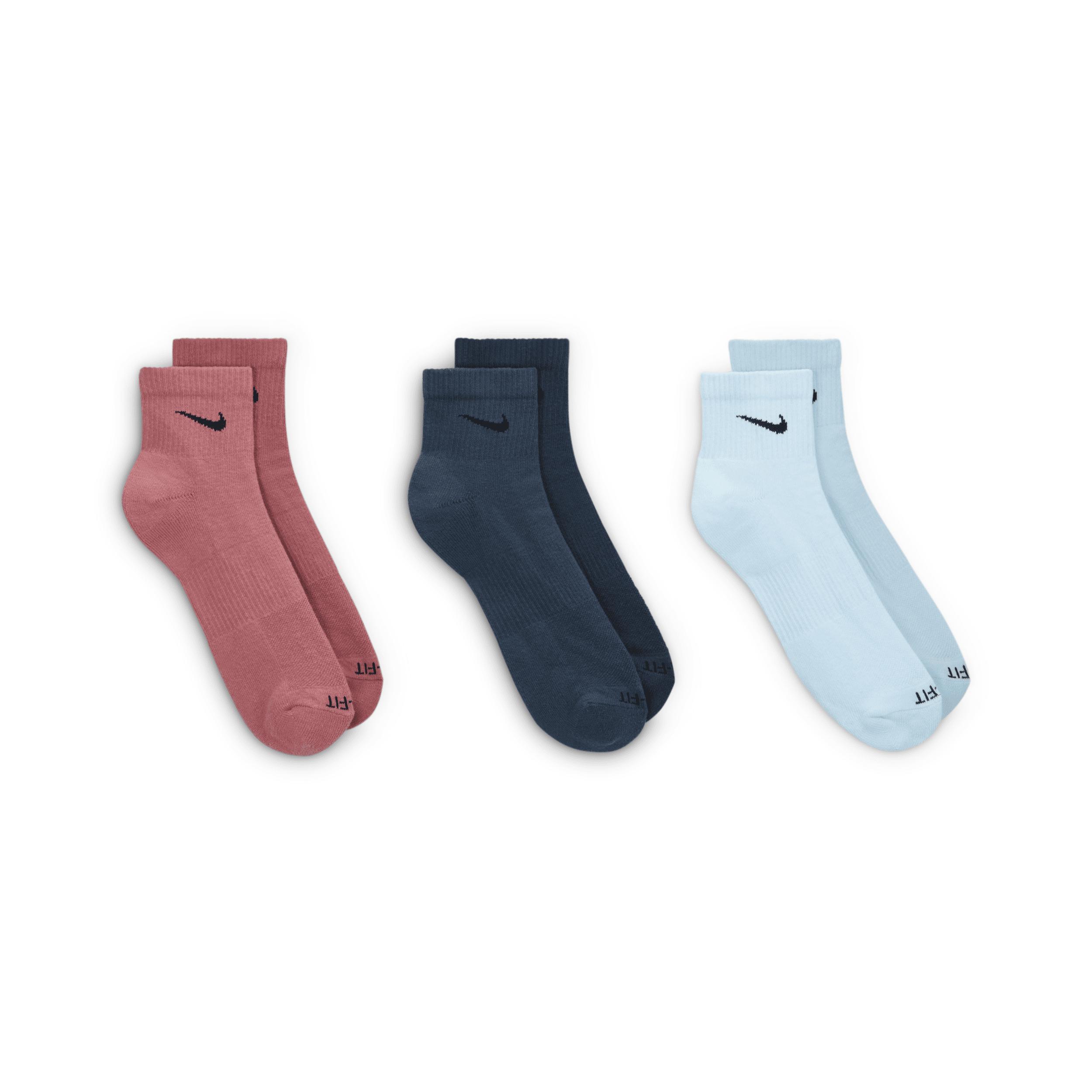 Nike Men's Everyday Plus Cushioned Training Ankle Socks (3 Pairs) Product Image