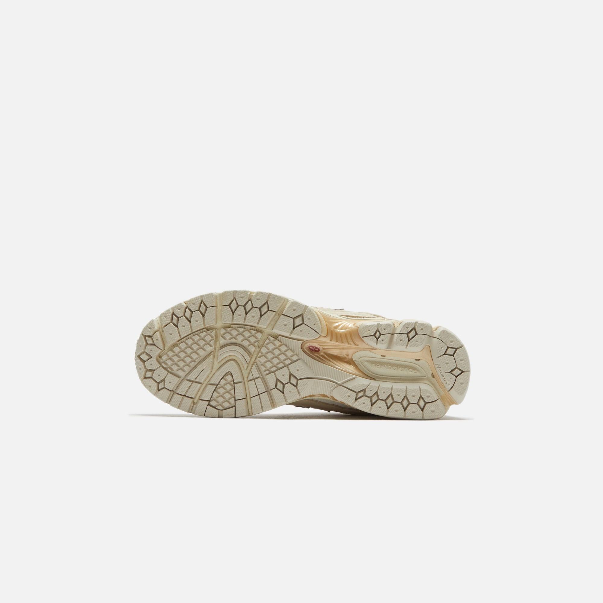 New Balance 2002R - Sandstone Male Product Image