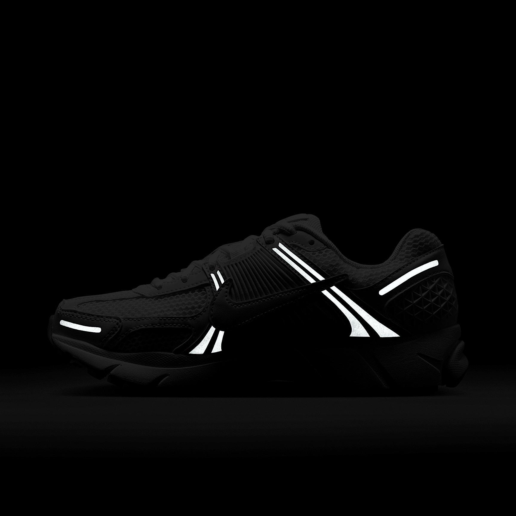 Nike Women's Zoom Vomero 5 Shoes Product Image