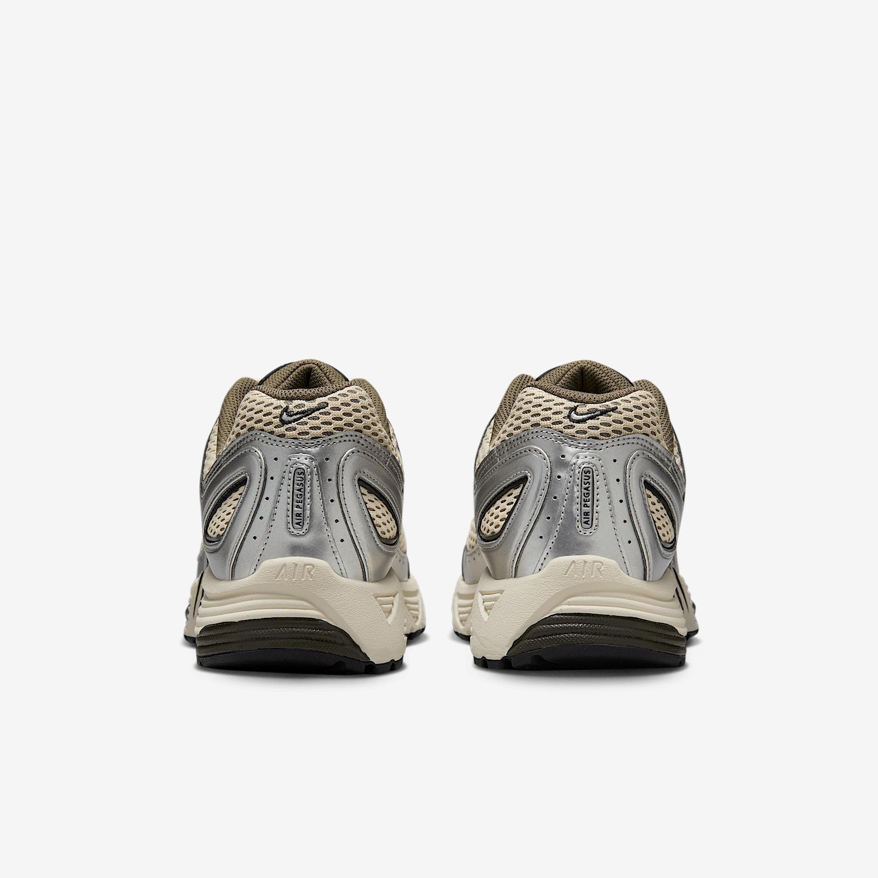 Nike Men's Air Pegasus 2005 Shoes Product Image