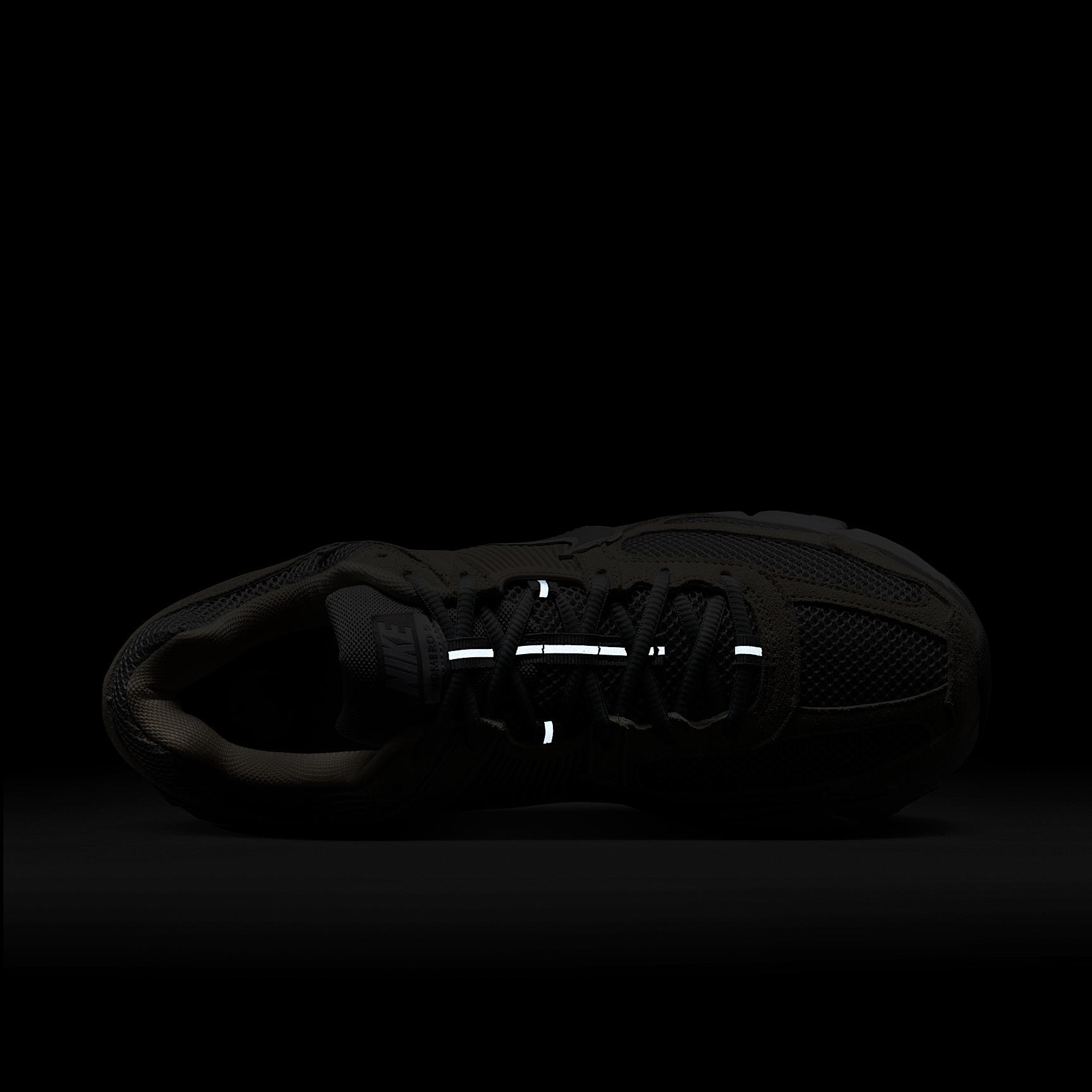 Nike Men's Zoom Vomero 5 Shoes Product Image
