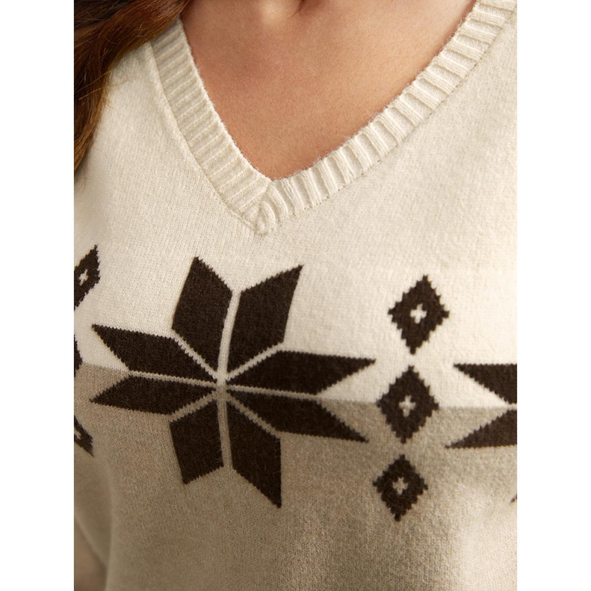 Plus Size Supersoft Essentials Anti-Pilling Snowflake Print Pullover Multicolor Women Casual Loose Long Sleeve V-neck Dailywear Pullovers BloomChic 26/4X Product Image