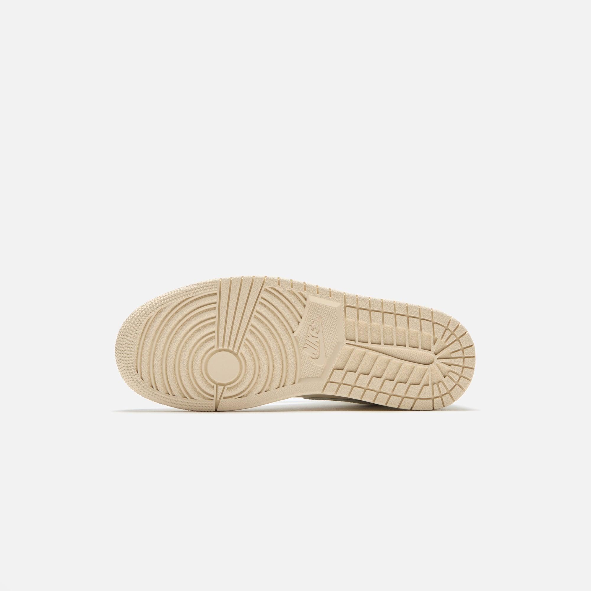 Jordan WMNS Air Jordan 1 Mid - Light Brown / Sail Muslin Female Product Image