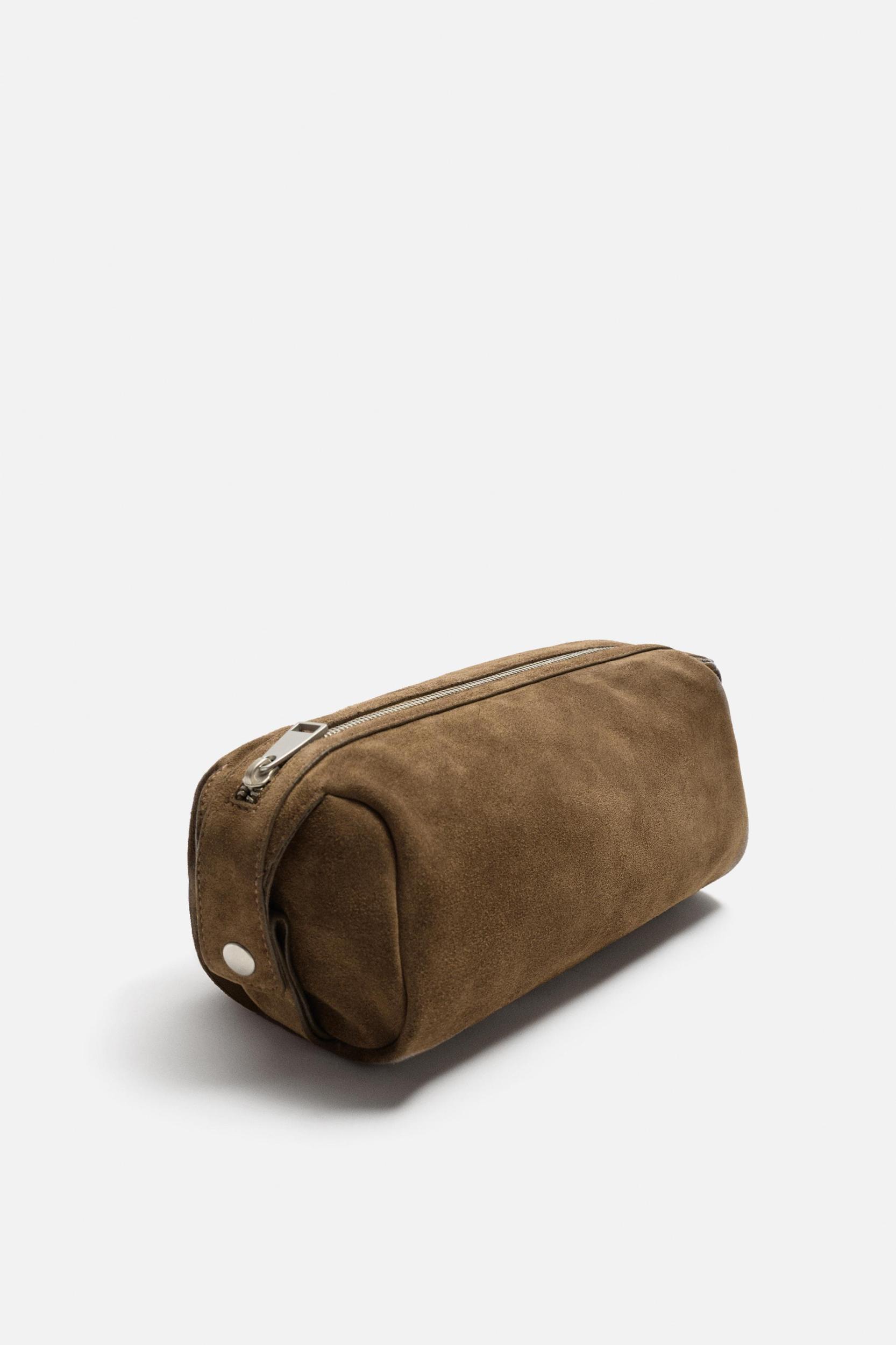 LEATHER TOILETRY BAG Product Image