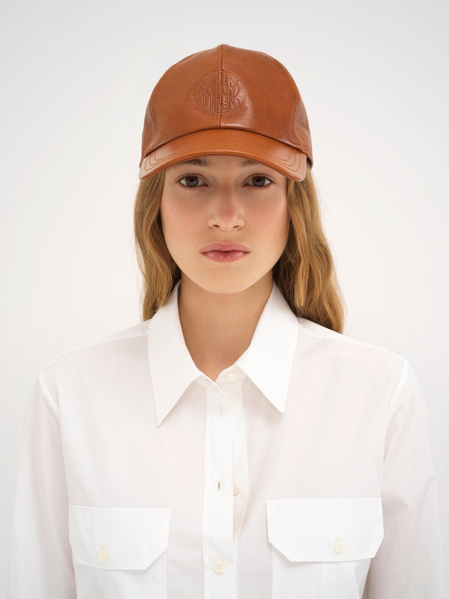 Swing cap in shiny leather Product Image