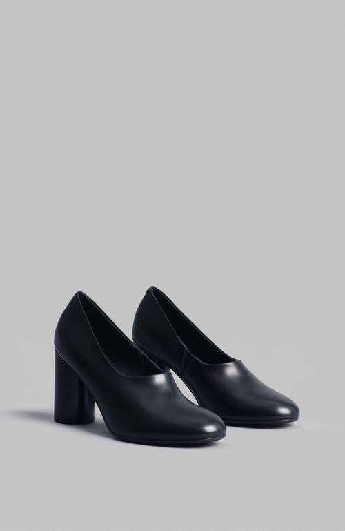 CO Round Toe Mid Heel Pump In Black Product Image