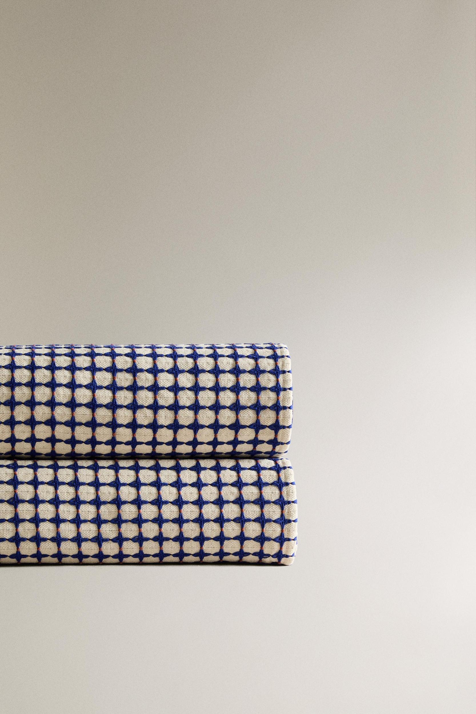 REVERSIBLE WAFFLE-KNIT COTTON BEDSPREAD X COLLAGERIE Product Image