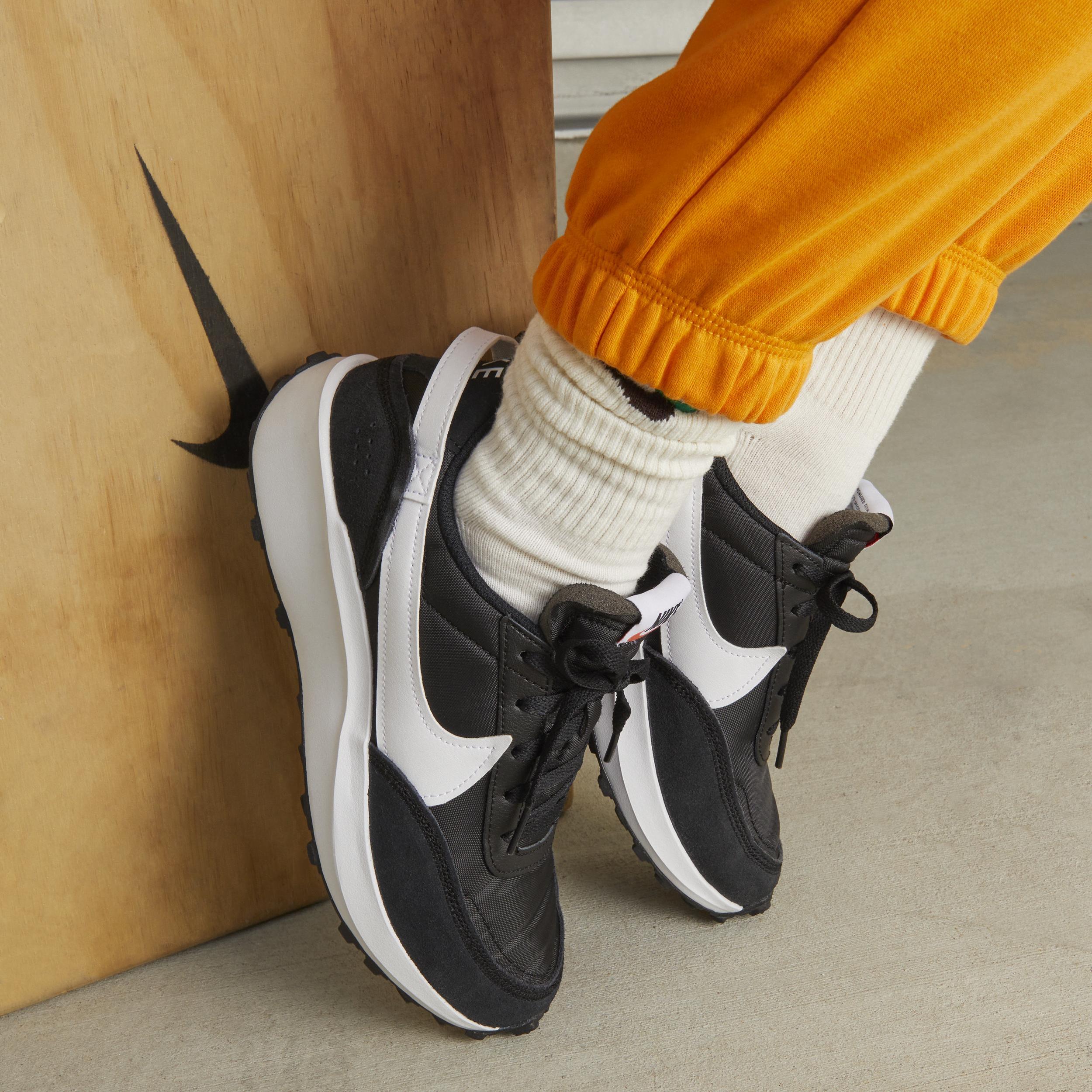 Nike Women's Waffle Debut Shoes Product Image