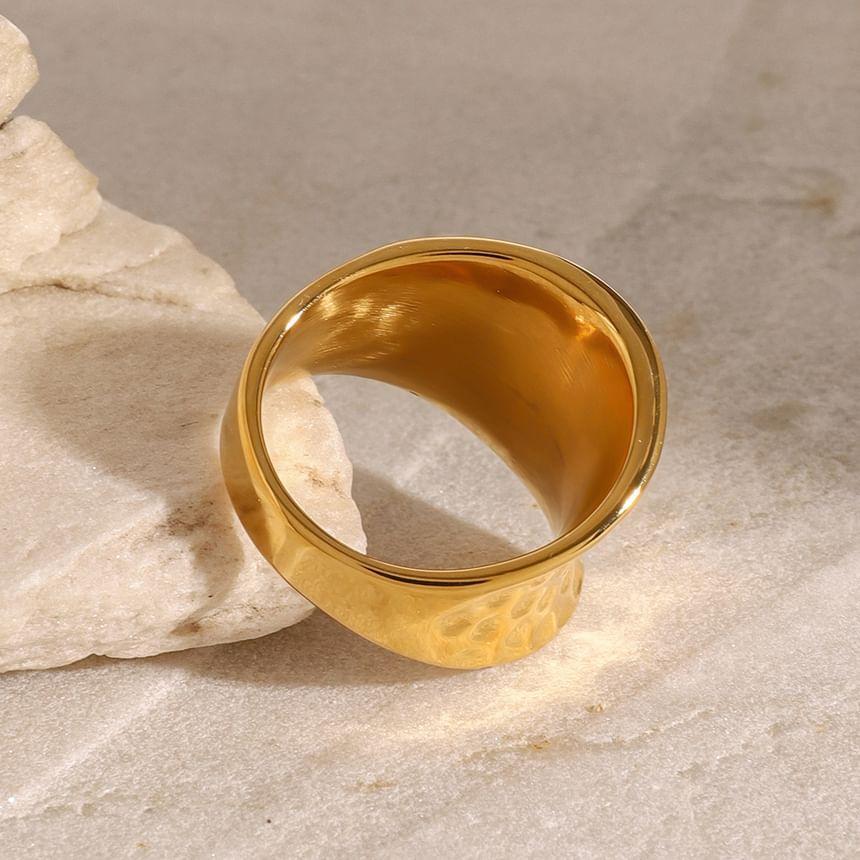 Dent Curved Ring Product Image