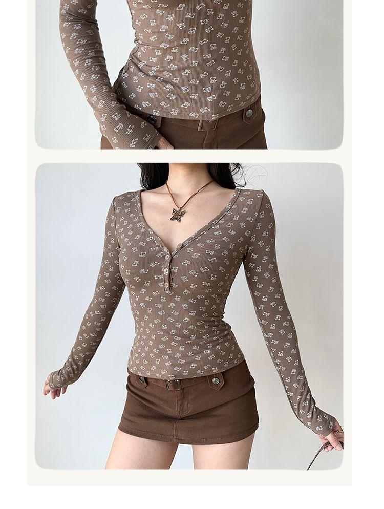 Long-Sleeve V-Neck Bear Print Ribbed Slim Fit Crop Tee Product Image