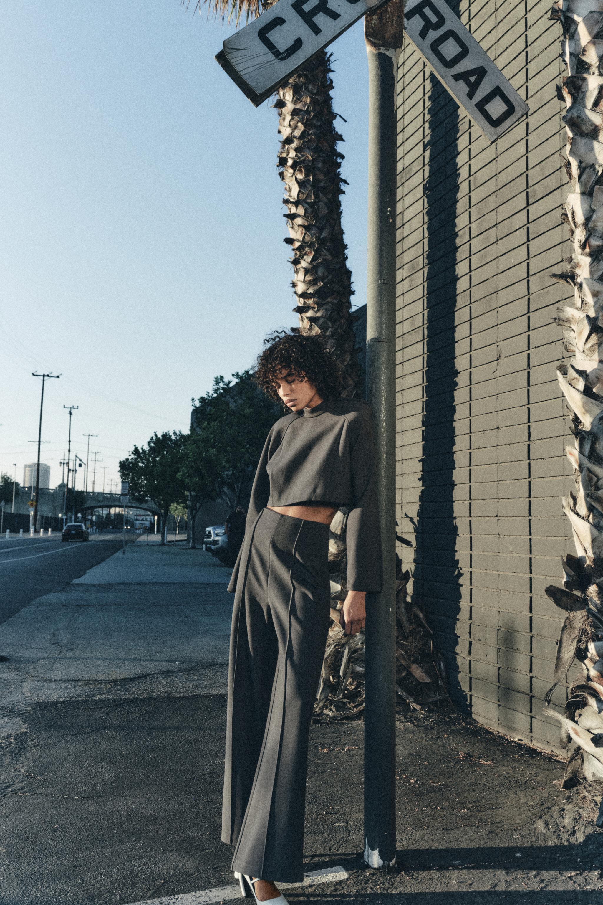 SHORT VOLUMINOUS TOP Product Image