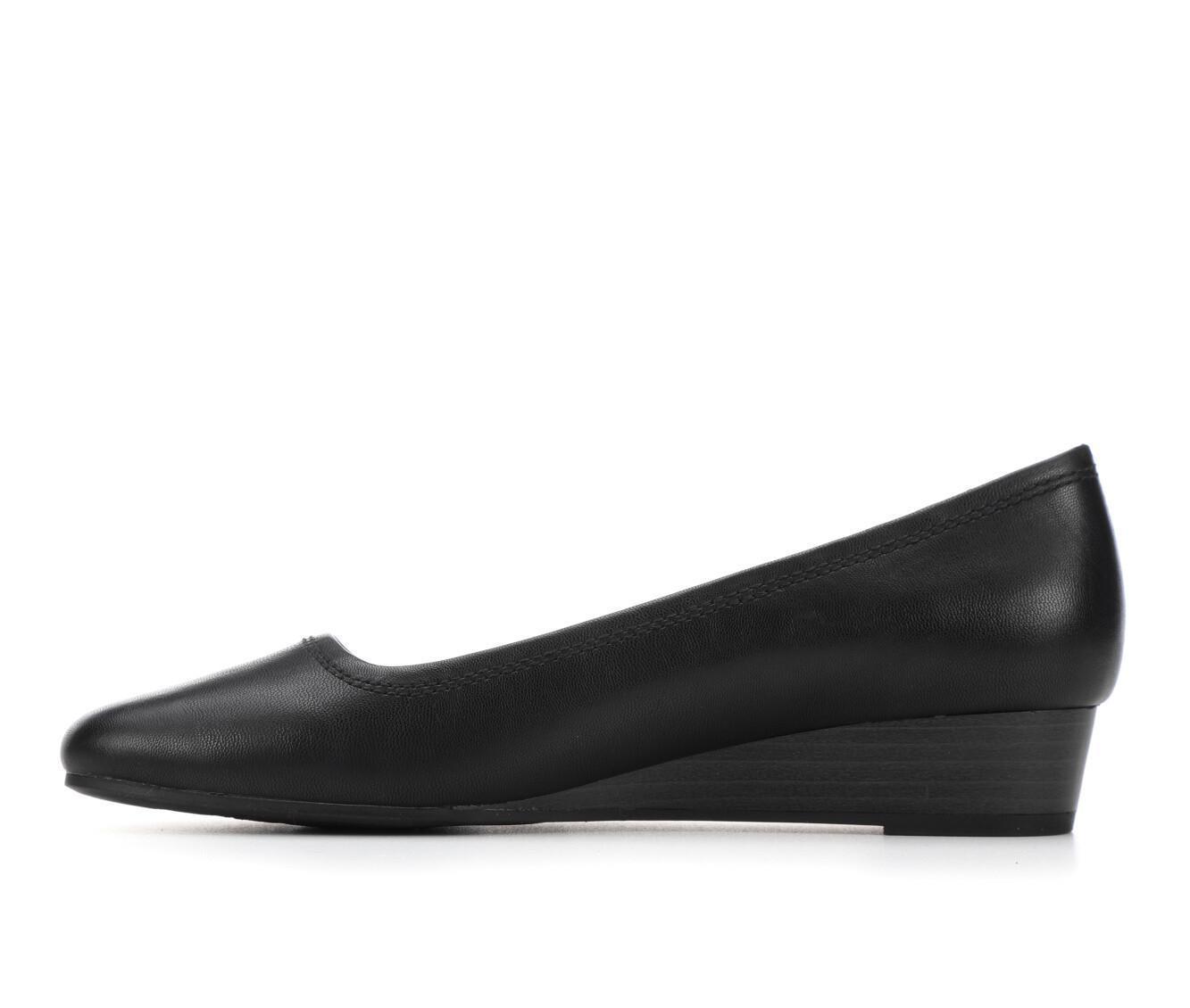 Women's Baretraps Covette Casual Flats Product Image