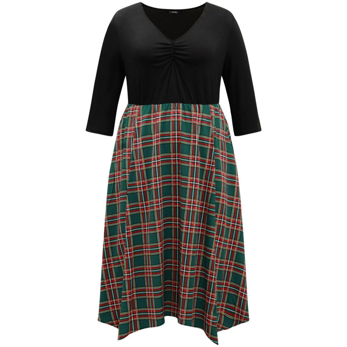 Plus Size Plaid Contrast Patchwork Ruched Pocket Dress DarkGreen Women Elegant Ruched V-neck Elbow-length sleeve Curvy Midi Dress BloomChic 10/M Product Image