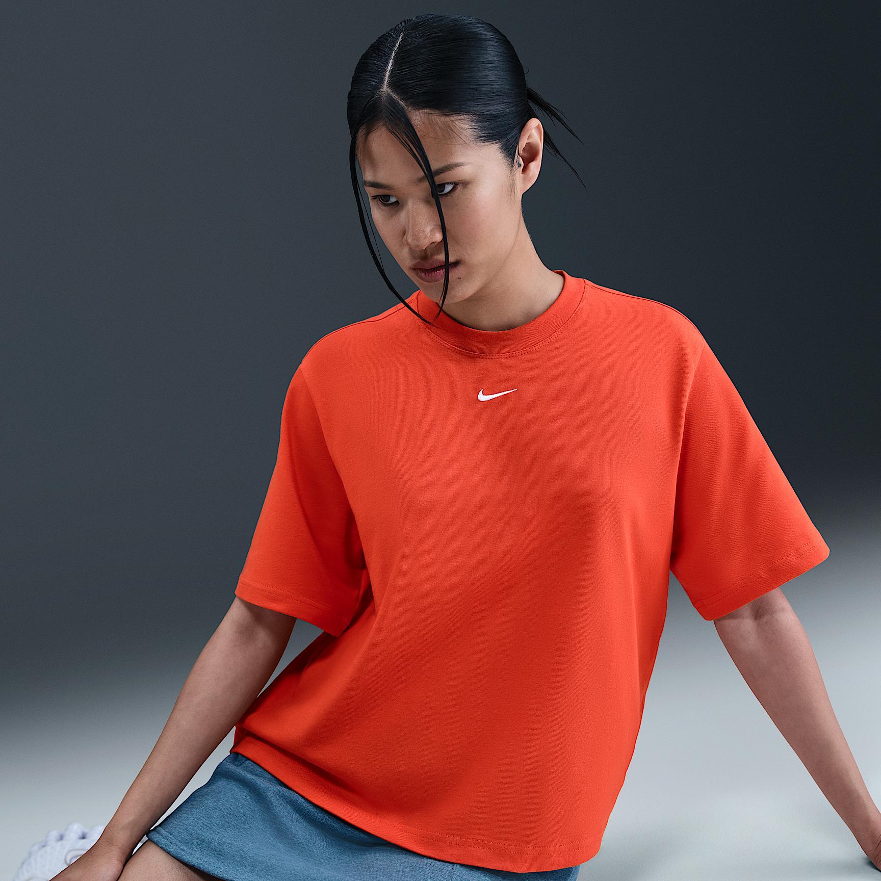Nike Sportswear Essential Women's Boxy T-Shirt Product Image