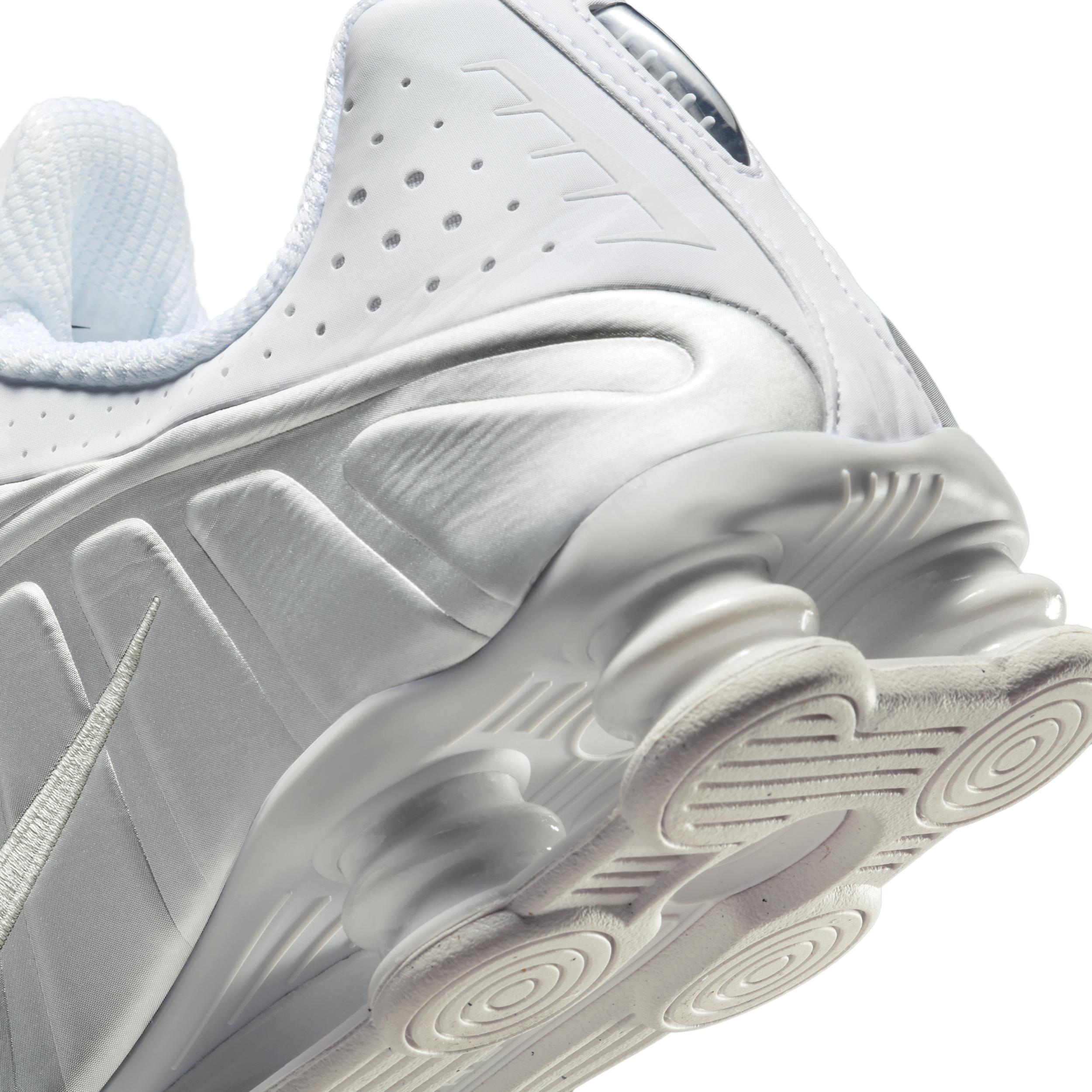 Nike Men's Shox R4 Shoes Product Image