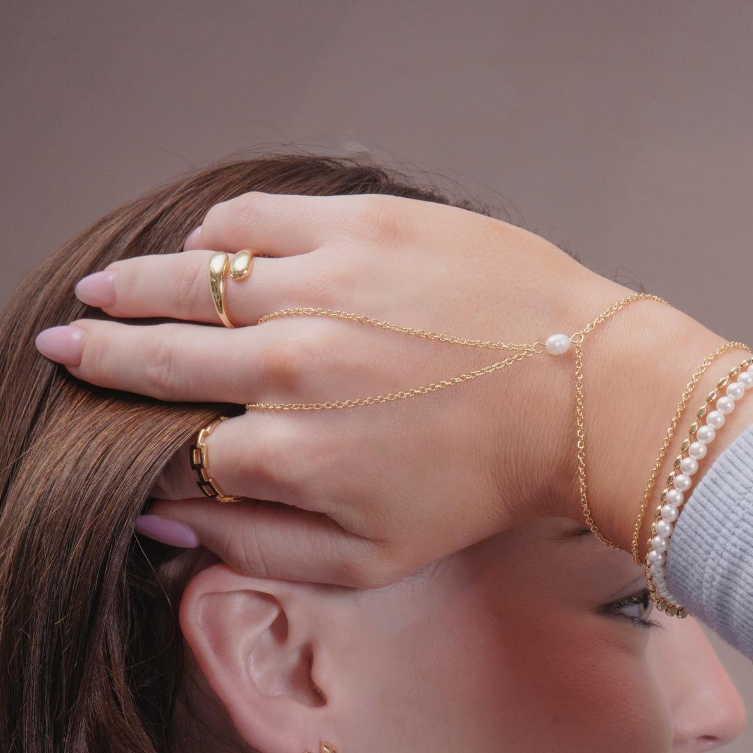 She's A Pearl Hand Chain Product Image