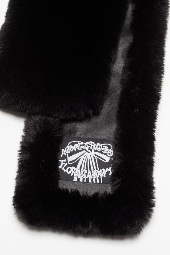 Furry scarf Product Image