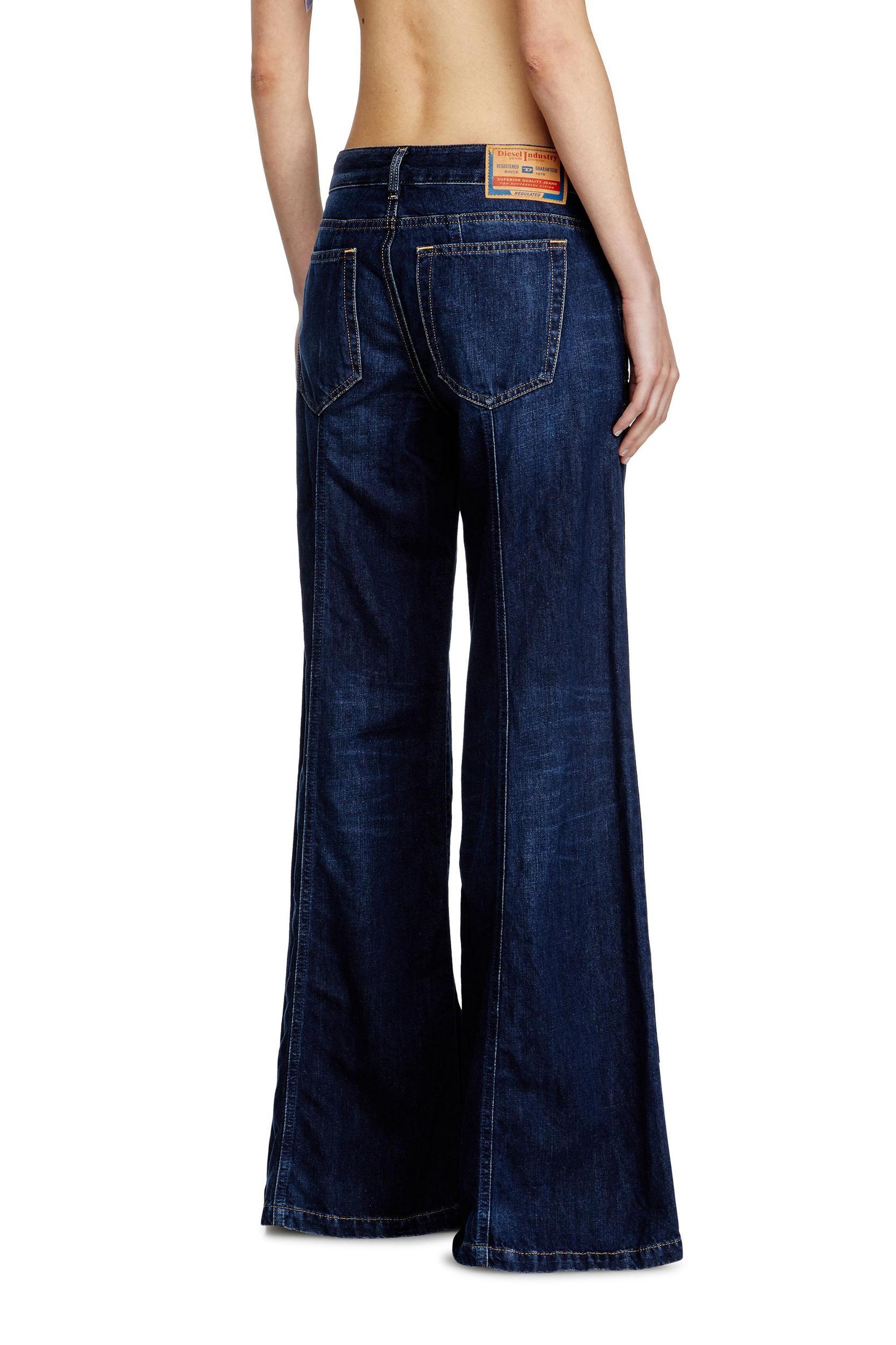 Flare Jeans D-Akii 068RA Product Image