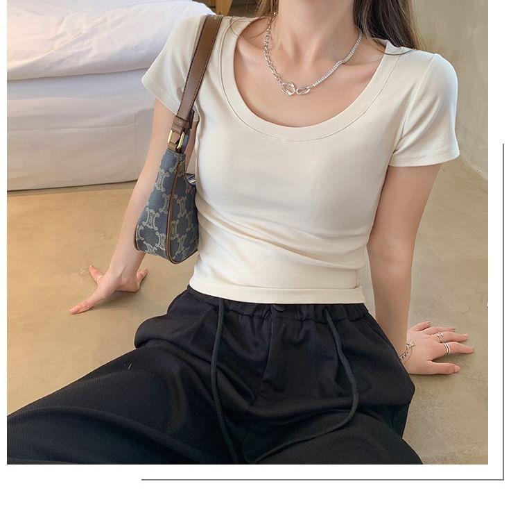 Short-Sleeve Scoop Neck Plain Cropped T-Shirt Product Image