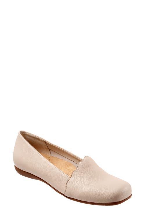 Trotters Sage Patent Scalloped Detail Slip Product Image