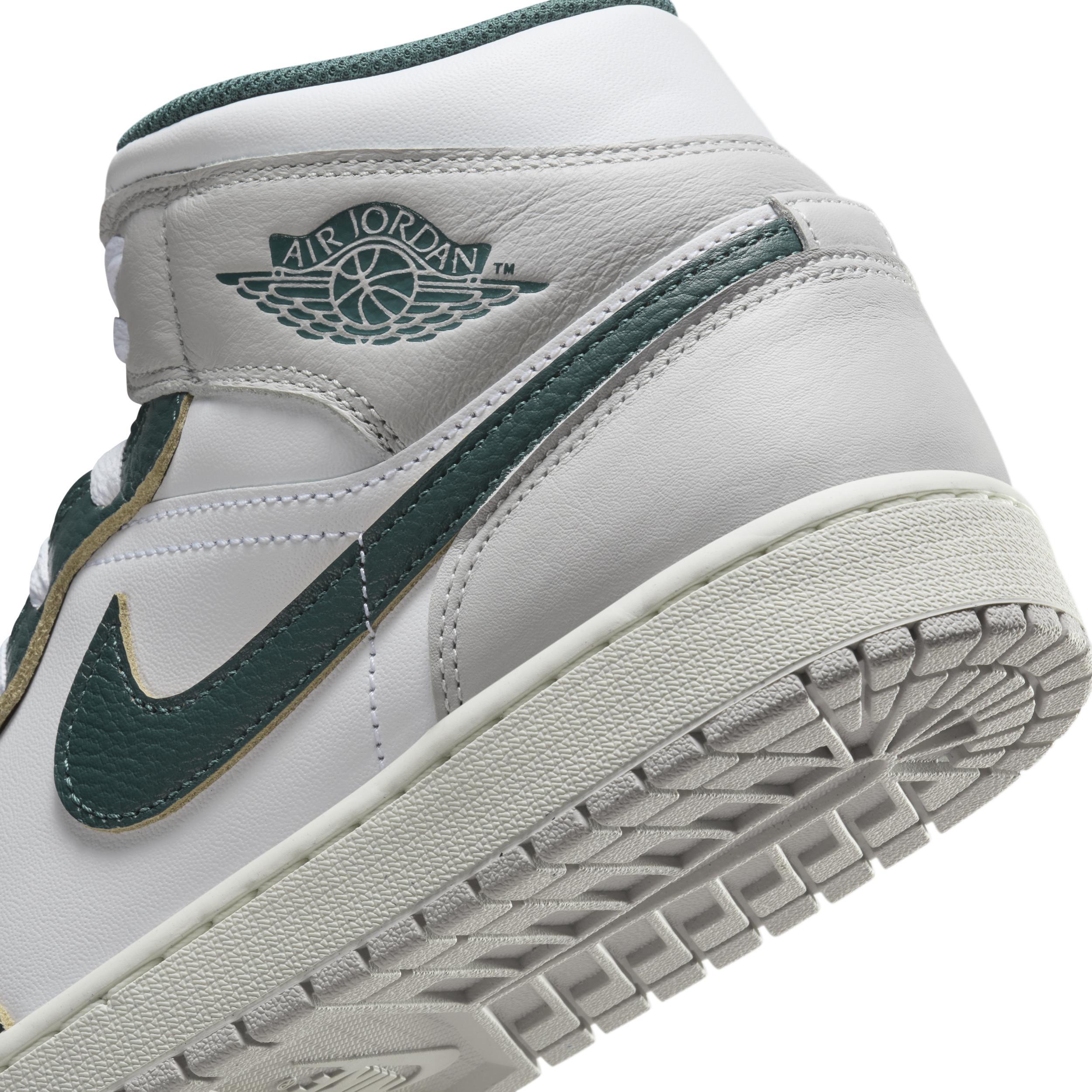 Men's Air Jordan 1 Mid SE Shoes Product Image