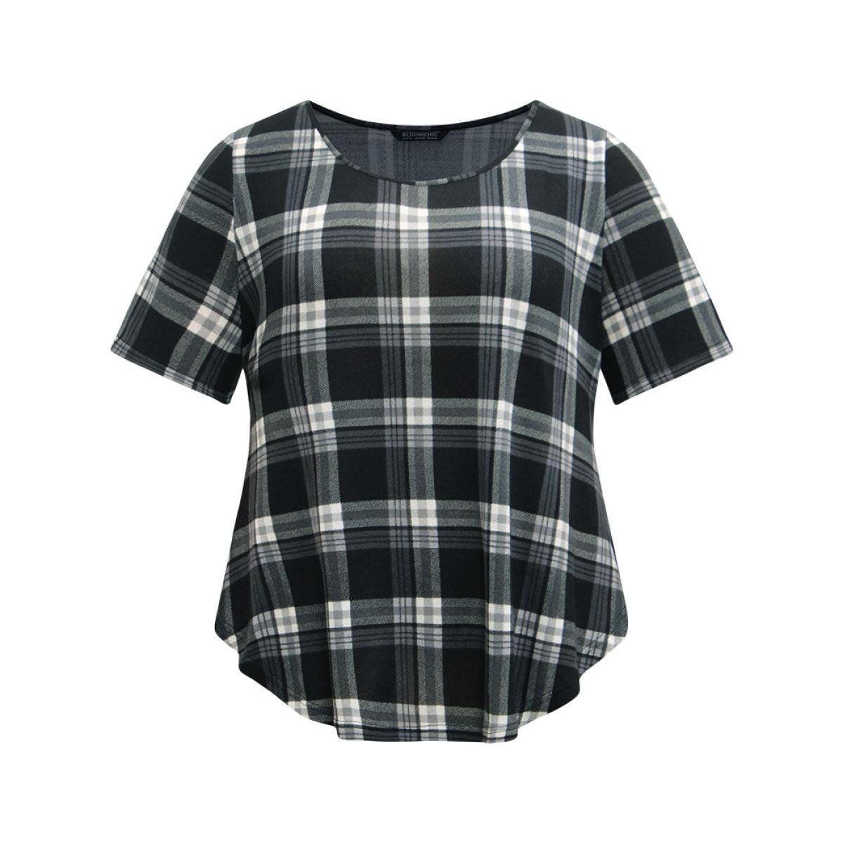 Plus Size Plaid Contrast Crew Neck Curved Hem T-shirt Black Women Casual Contrast Plaid Round Neck Dailywear T-shirts BloomChic 18-20/2X Product Image