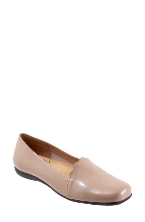 Trotters Sage Patent Scalloped Detail Slip Product Image