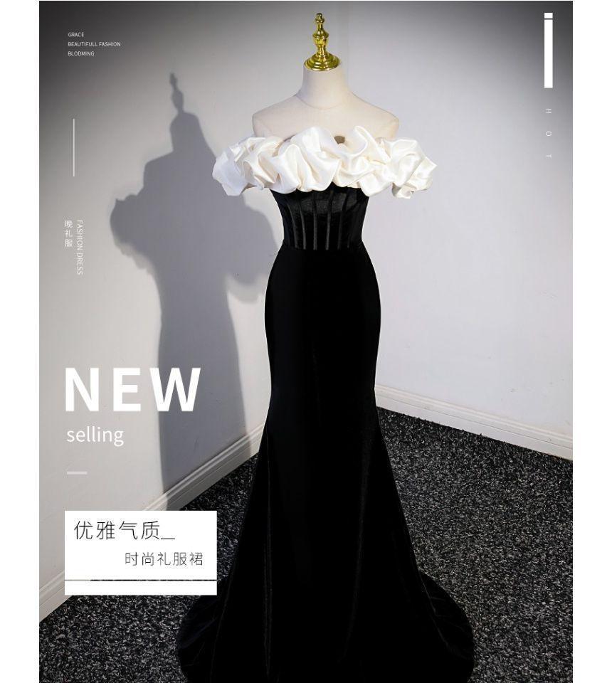 Short-Sleeve Off Shoulder Two Tone Ruffle Velvet Mermaid Evening Gown Product Image