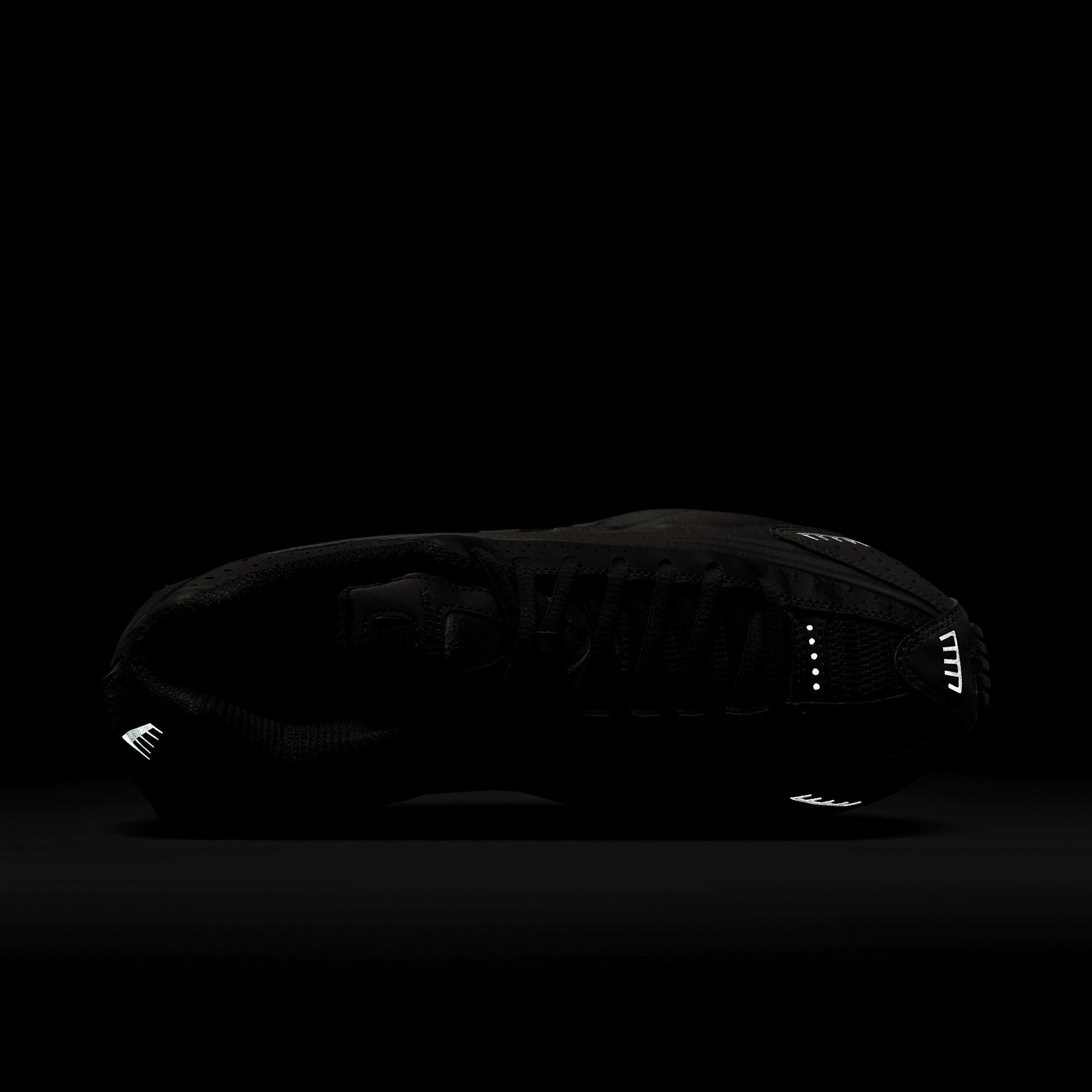 Nike Women's Shox R4 Shoes Product Image
