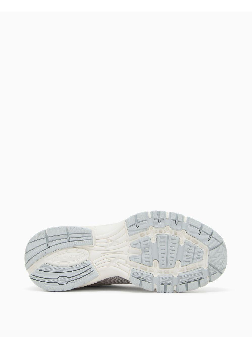 low-top sneakers Product Image