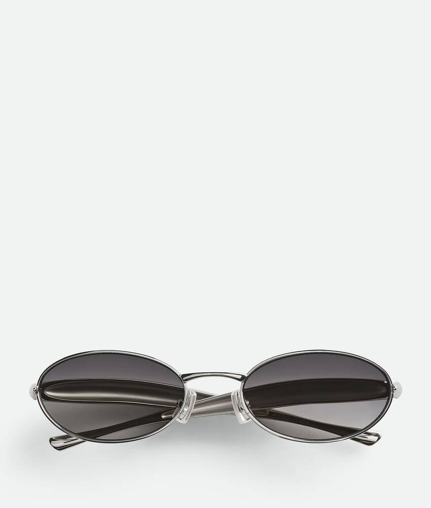 Sardine Oval Sunglasses in Silver/grey Product Image