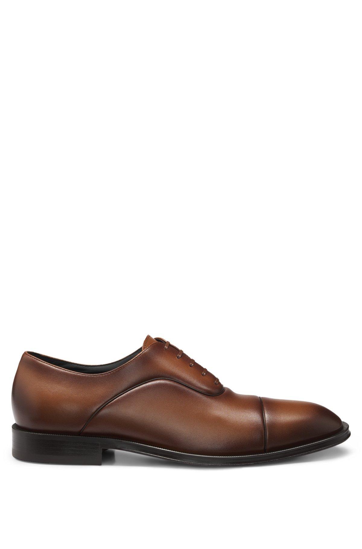 Captoe Oxford shoes in smooth leather Product Image