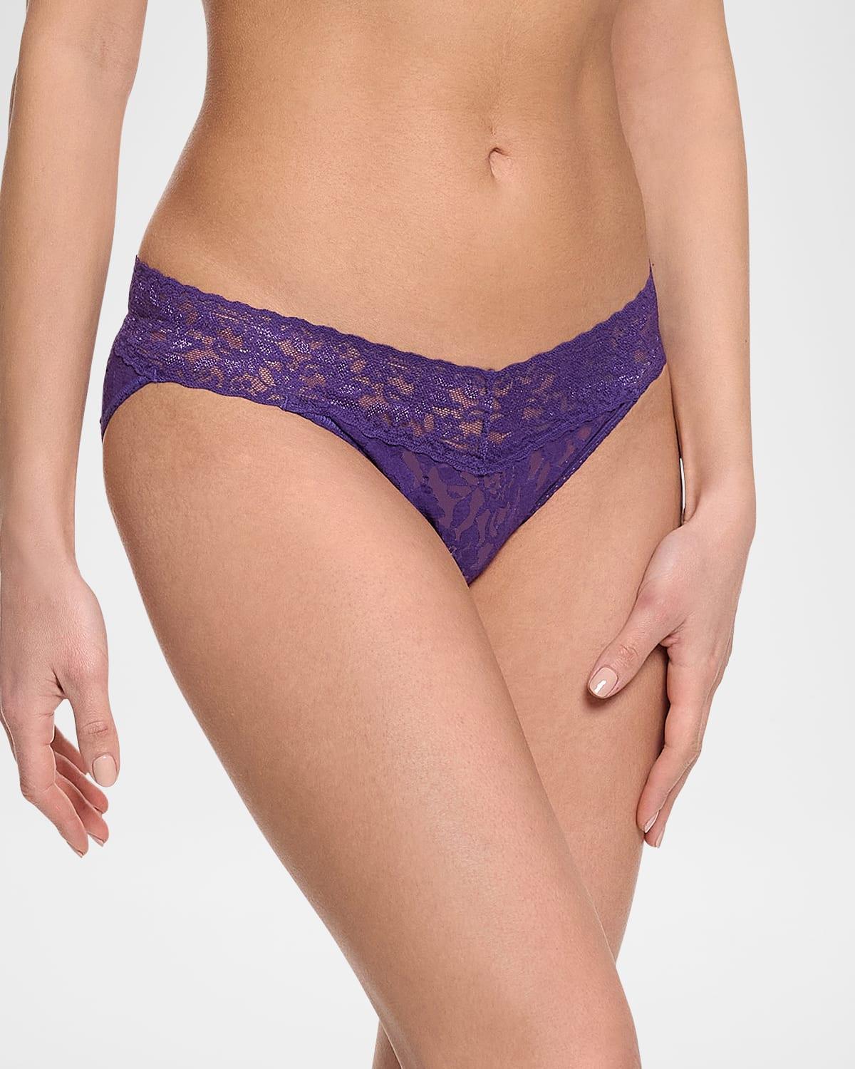 Signature Lace V-Kini Briefs Product Image