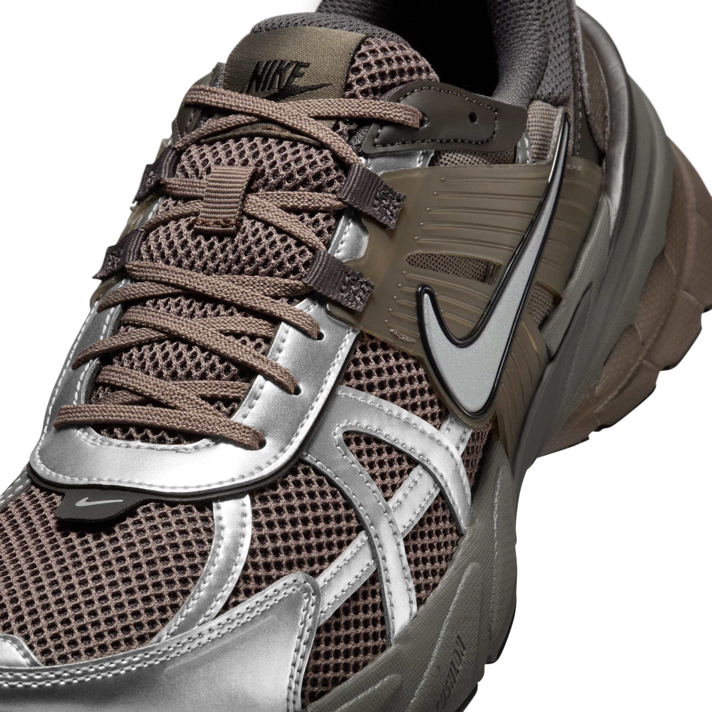 Nike Men's V2K Run Shoes Product Image