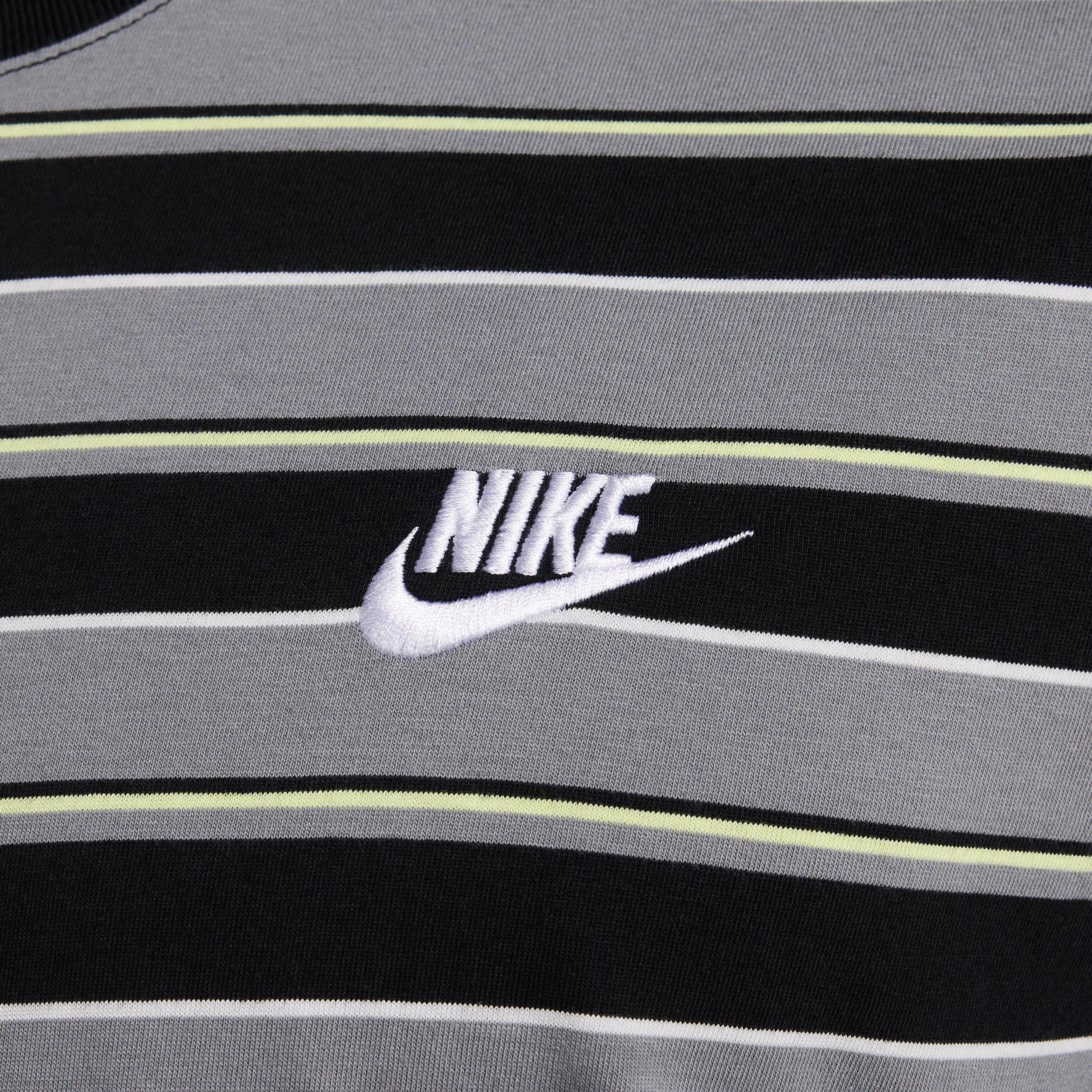 Nike Club Men's T-Shirt Product Image