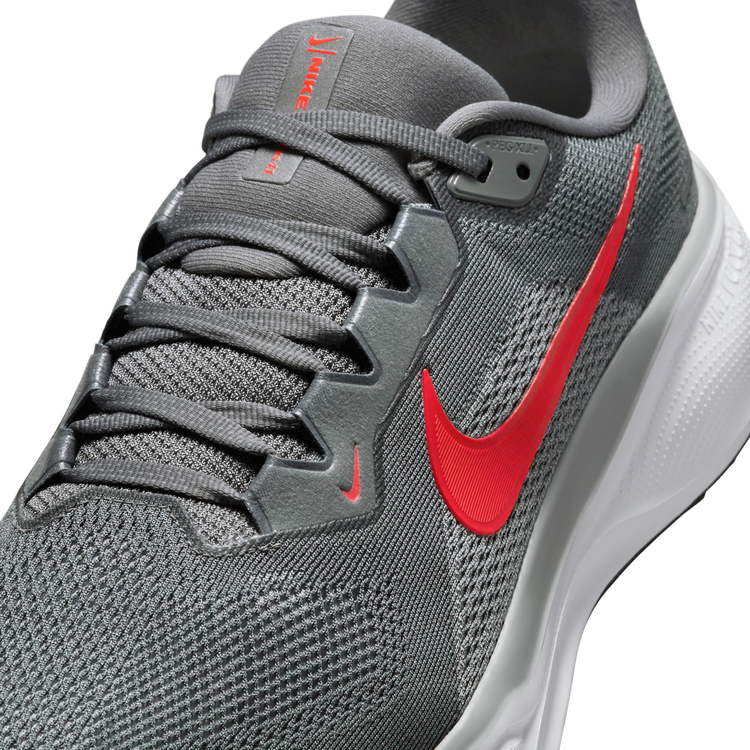 Nike Men's Pegasus 41 Road Running Shoes (Extra Wide) Product Image