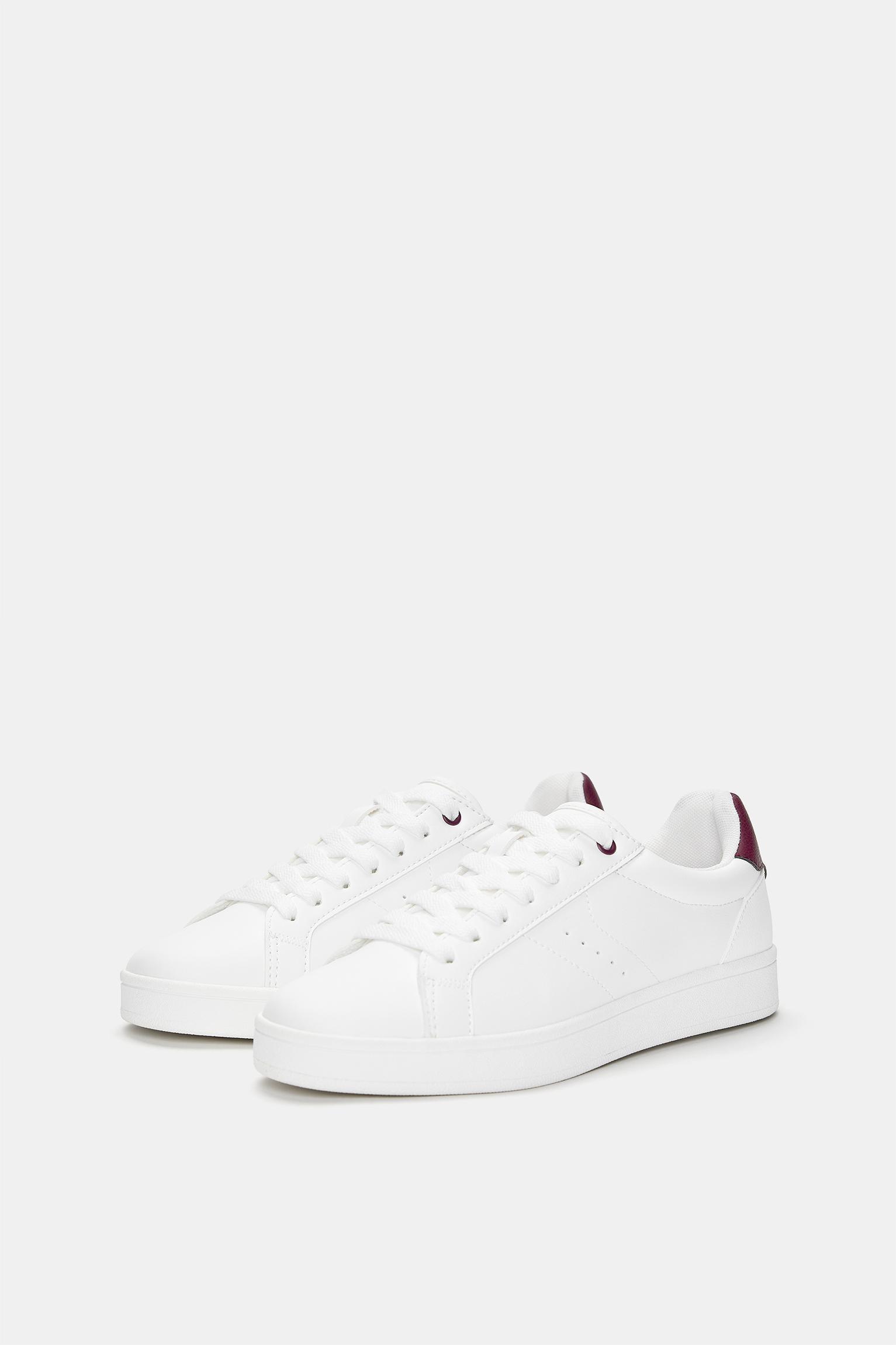 Basic sneakers with detail Product Image