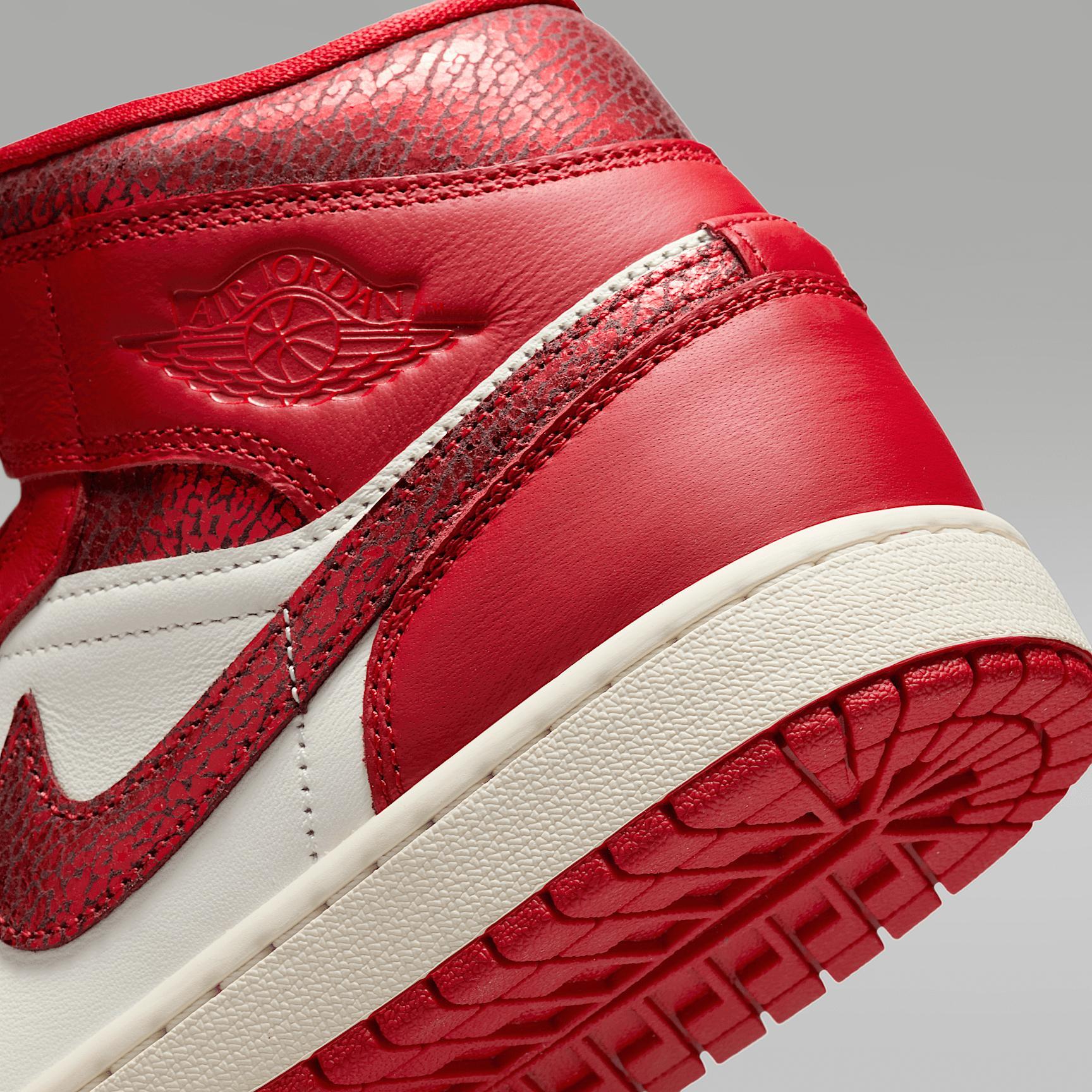 Air Jordan 1 Mid SE Women's Shoes Product Image