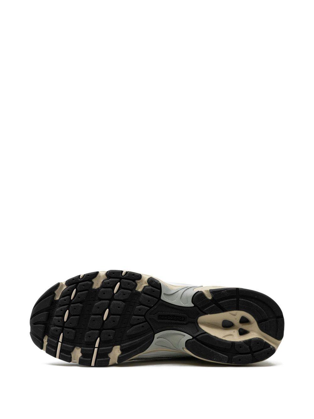 350 &apos;White&apos; low-top sneakers Product Image