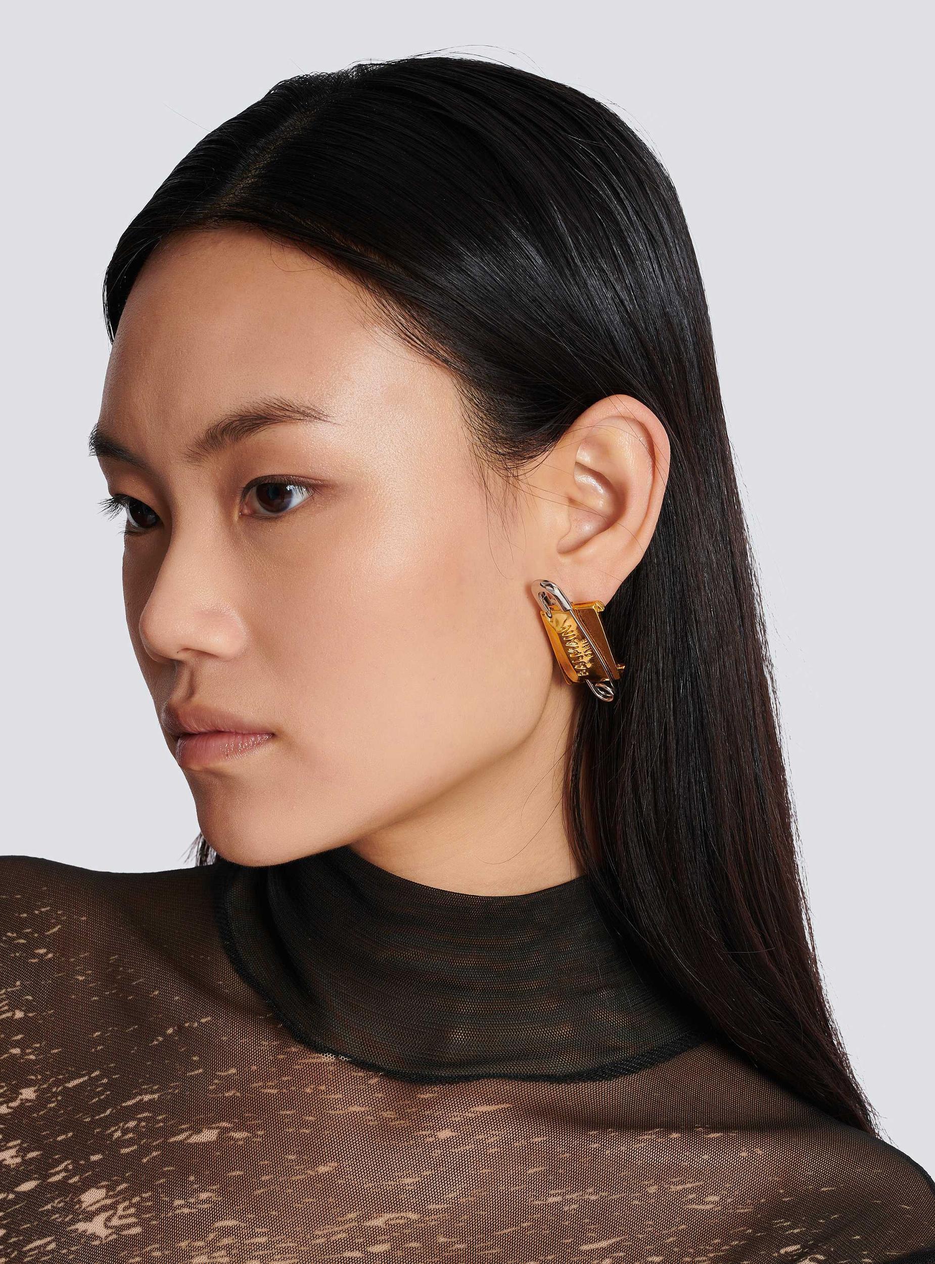 Safety pin earrings Product Image