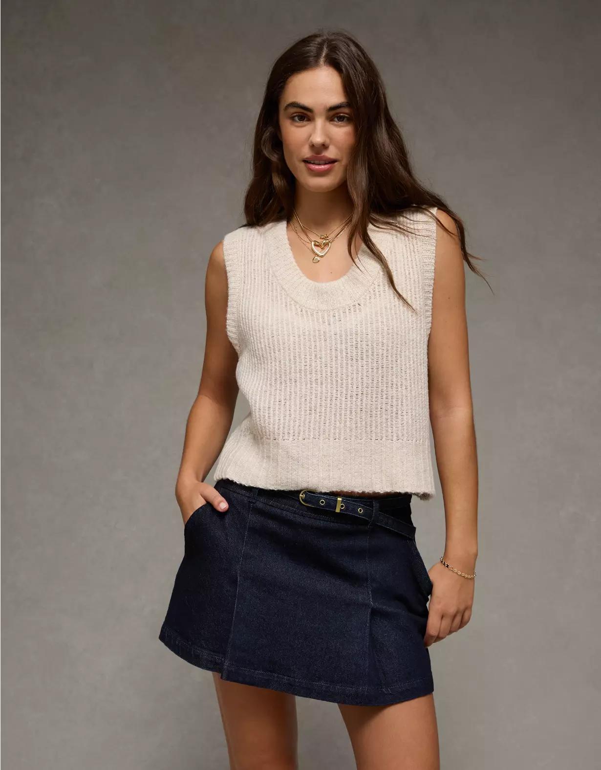 AE Whoa So Soft Scoop Neck Vest Product Image