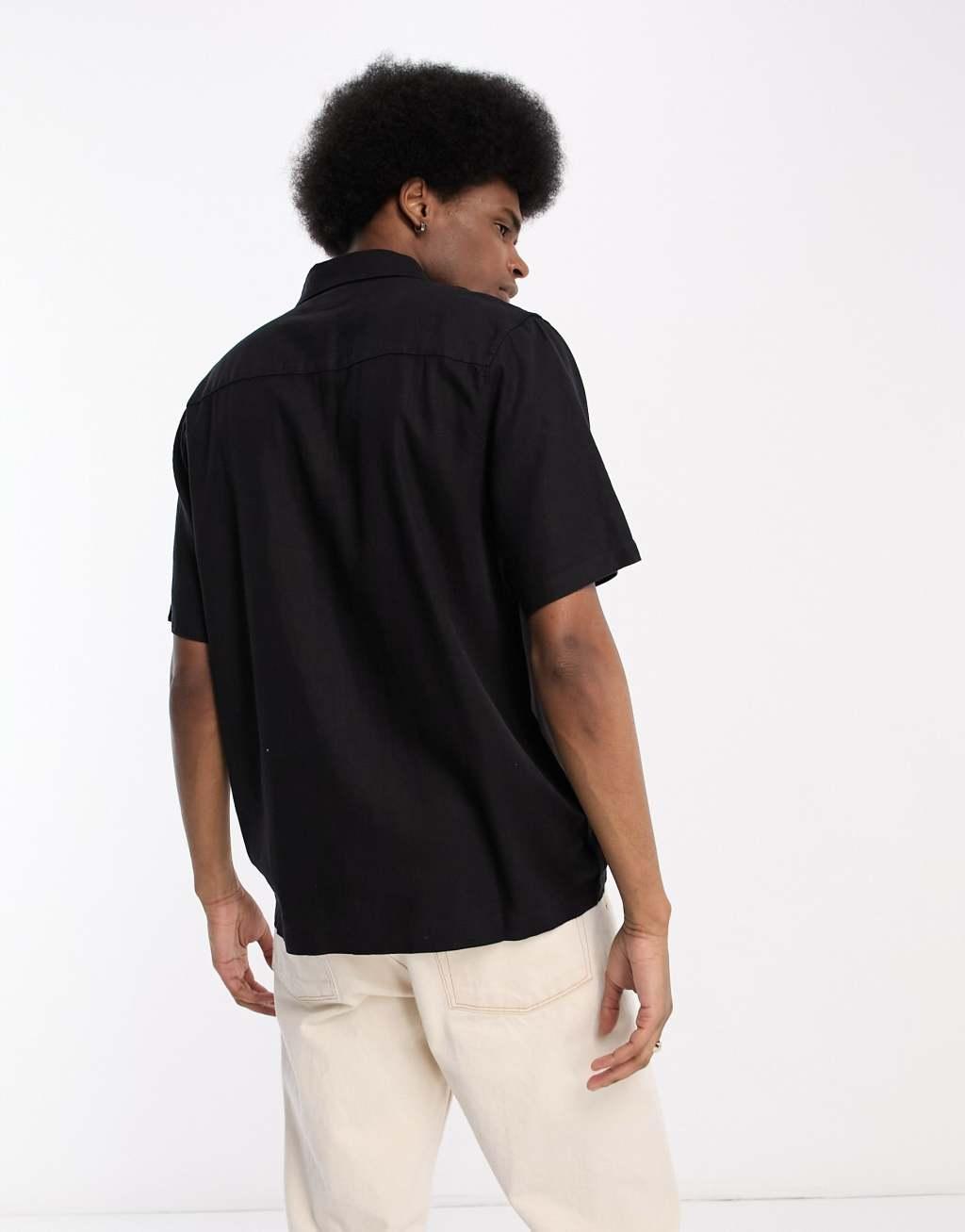Weekday randy short sleeve shirt in black Product Image