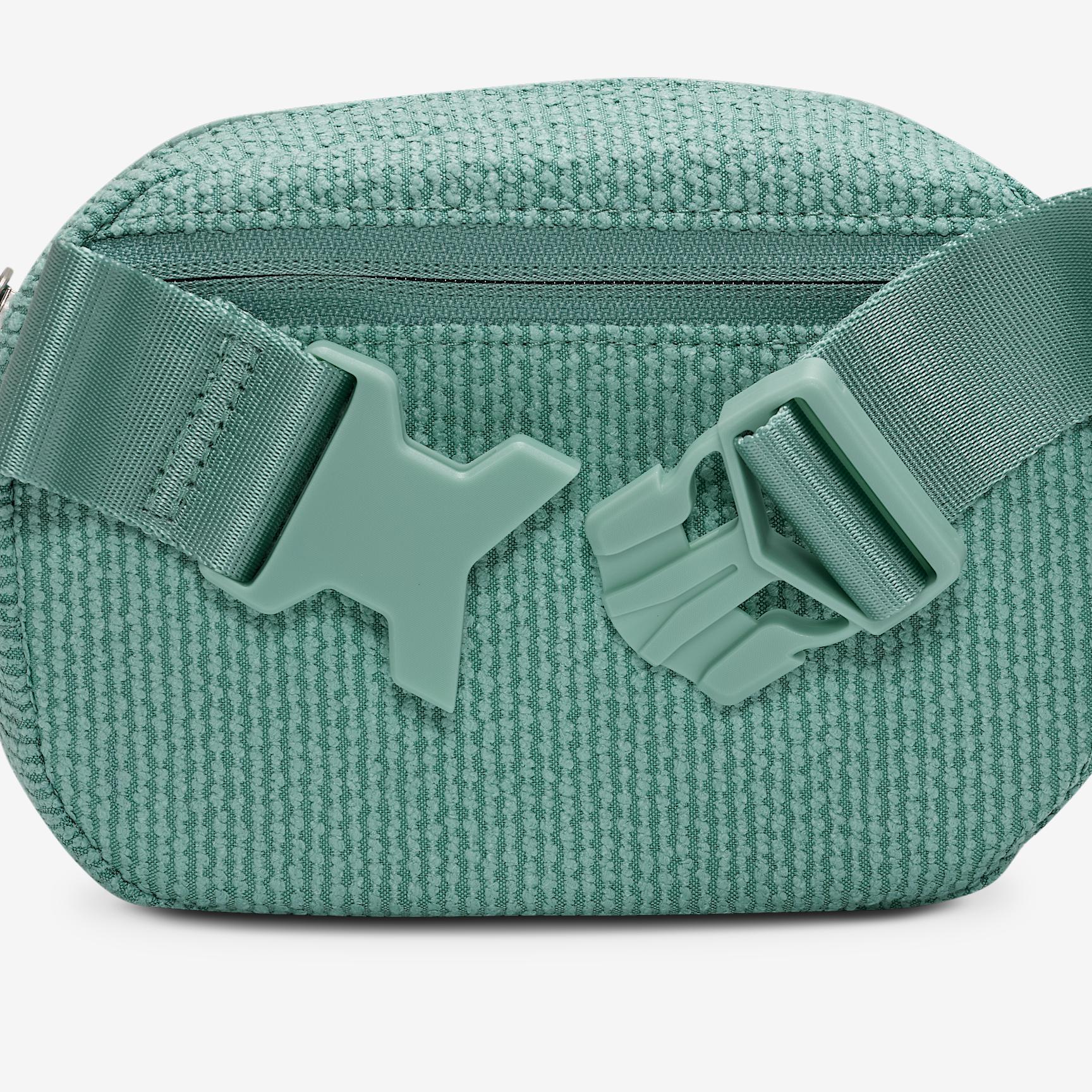 Nike Aura Crossbody Bag (2L) Product Image
