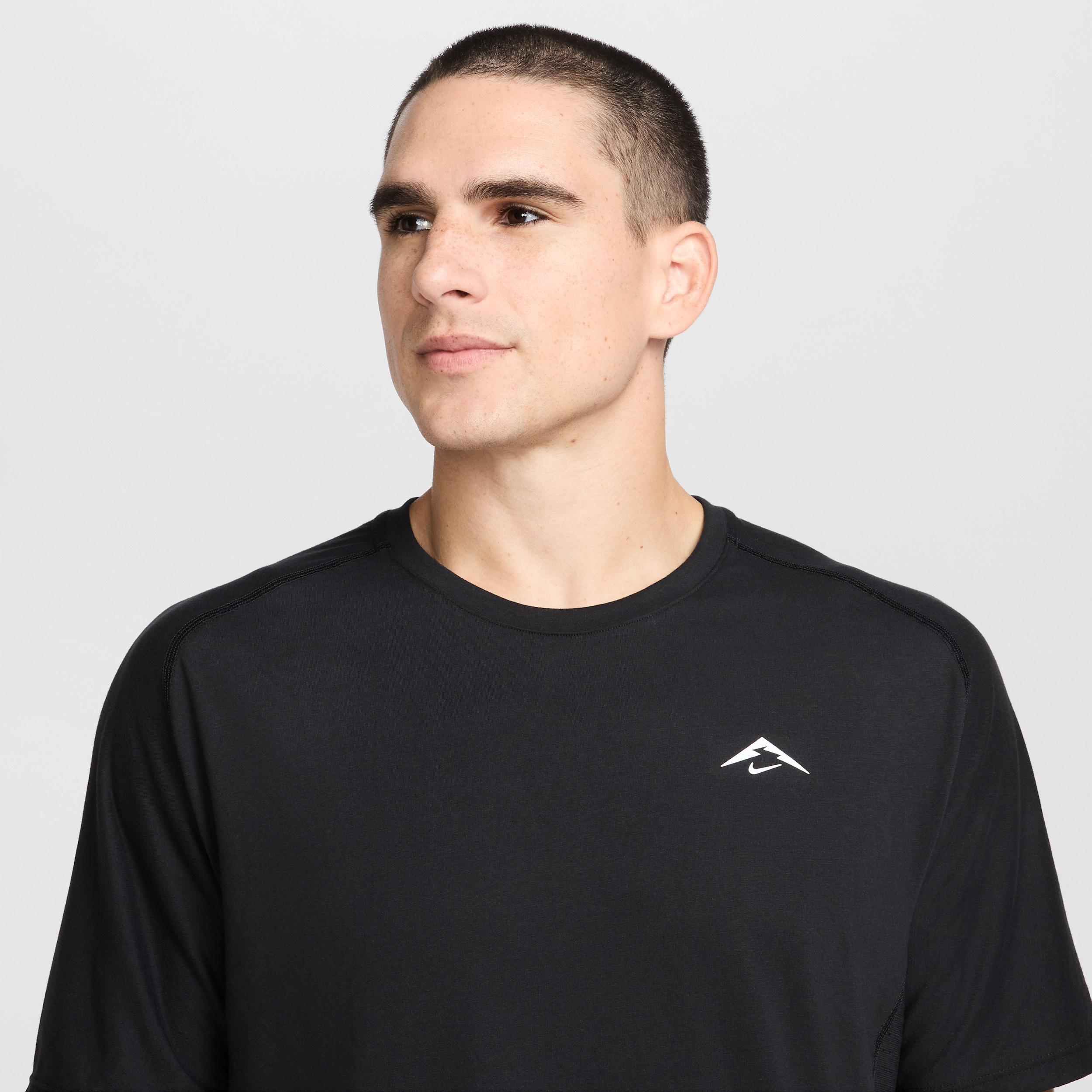 Nike Men's Solar Chase Dri-FIT ADV Short-Sleeve Running Top Product Image