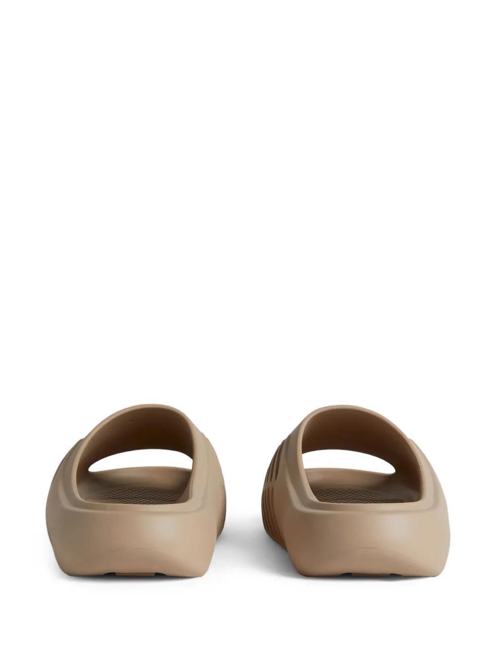 logo-embossed slides Product Image